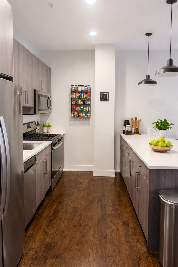 5055 S Dorchester Avenue 208