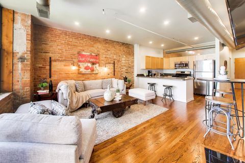 Tiny photo for 520 W HURON Street #406, Chicago, IL 60654 (MLS # 12632911)