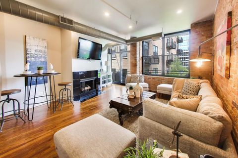 Tiny photo for 520 W HURON Street #406, Chicago, IL 60654 (MLS # 12632911)