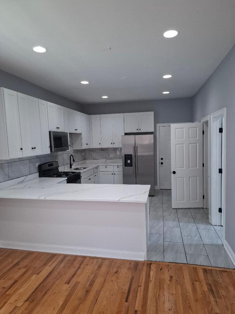 839 W 54TH Street