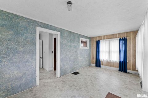 Tiny photo for 217 40TH Street, Moline, IL 61265 (MLS # QC4268019)