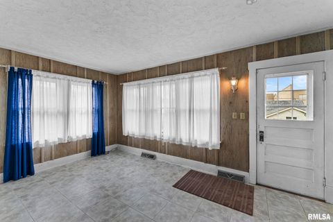 Tiny photo for 217 40TH Street, Moline, IL 61265 (MLS # QC4268019)