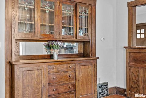 Tiny photo for 217 40TH Street, Moline, IL 61265 (MLS # QC4268019)