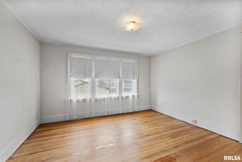 Tiny photo for 217 40TH Street, Moline, IL 61265 (MLS # QC4268019)