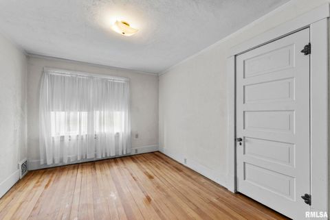 Tiny photo for 217 40TH Street, Moline, IL 61265 (MLS # QC4268019)