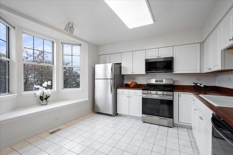 Tiny photo for 902 Sparta Court, Vernon Hills, IL 60061 (MLS # 12497001)