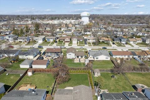 Tiny photo for 703 Westmere Road, Des Plaines, IL 60016 (MLS # 12590311)