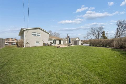 Tiny photo for 703 Westmere Road, Des Plaines, IL 60016 (MLS # 12590311)