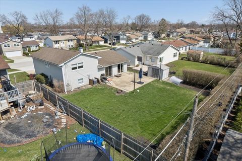 Tiny photo for 703 Westmere Road, Des Plaines, IL 60016 (MLS # 12590311)