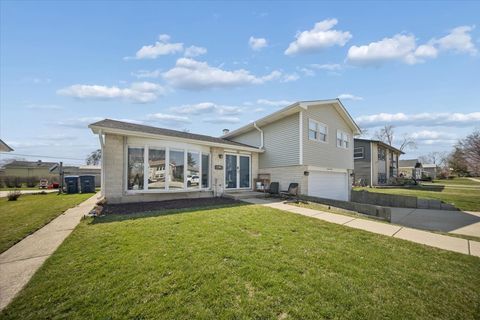 Tiny photo for 703 Westmere Road, Des Plaines, IL 60016 (MLS # 12590311)