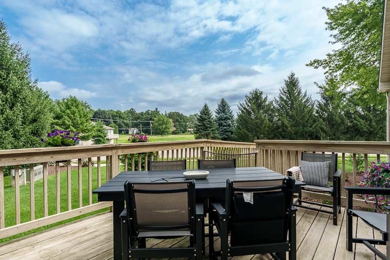 1517 MEADOWLARK Lane
