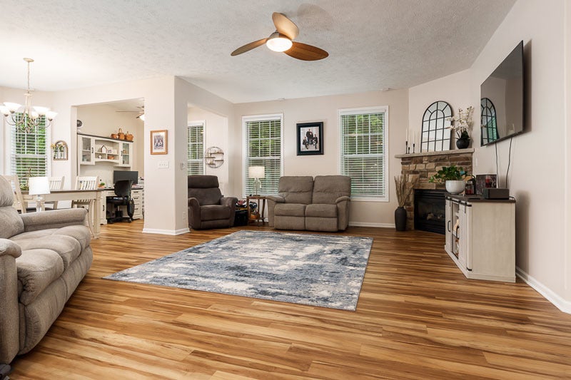 1517 MEADOWLARK Lane