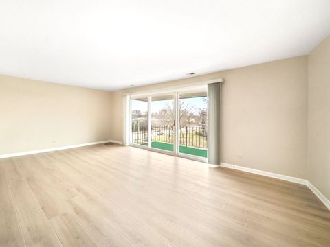 Tiny photo for 1025 S Fernandez Avenue #4M, Arlington Heights, IL 60005 (MLS # 12590016)