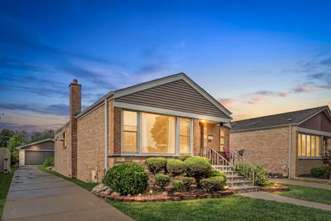 Photo of 3826 W 109th Street, Chicago, IL 60655 (MLS # 12691716)