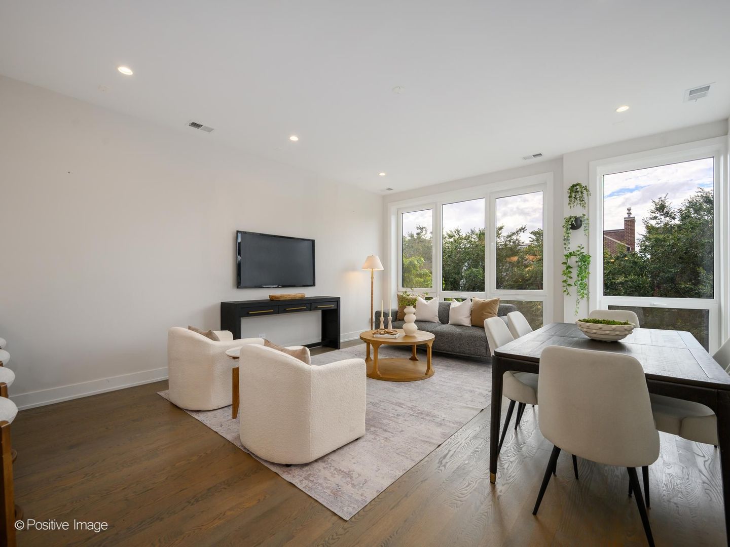 1504 W Walton Street 3