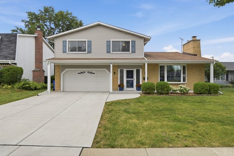 Photo of 1106 S SPRUCEWOOD Drive, Mount Prospect, IL 60056 (MLS # 12709013)
