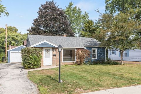 Photo of 228 Woodlawn Drive, Mundelein, IL 60060 (MLS # 12411916)