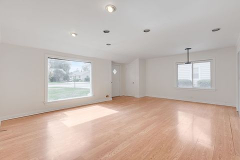 Tiny photo for 228 Woodlawn Drive, Mundelein, IL 60060 (MLS # 12411916)
