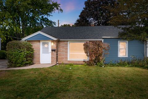 Tiny photo for 228 Woodlawn Drive, Mundelein, IL 60060 (MLS # 12411916)