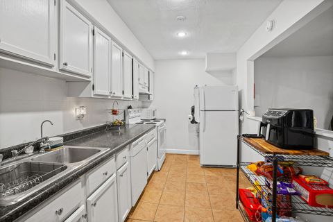 Tiny photo for 836 E Old Willow Road #209, Prospect Heights, IL 60070 (MLS # 12606925)