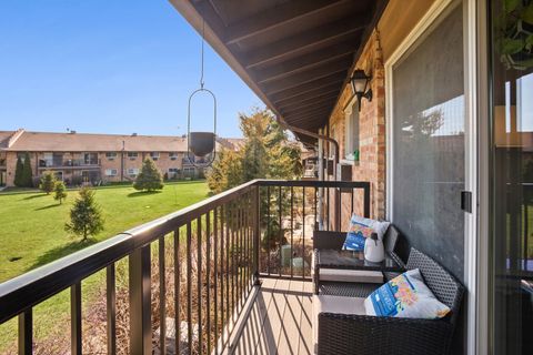 Tiny photo for 836 E Old Willow Road #209, Prospect Heights, IL 60070 (MLS # 12606925)