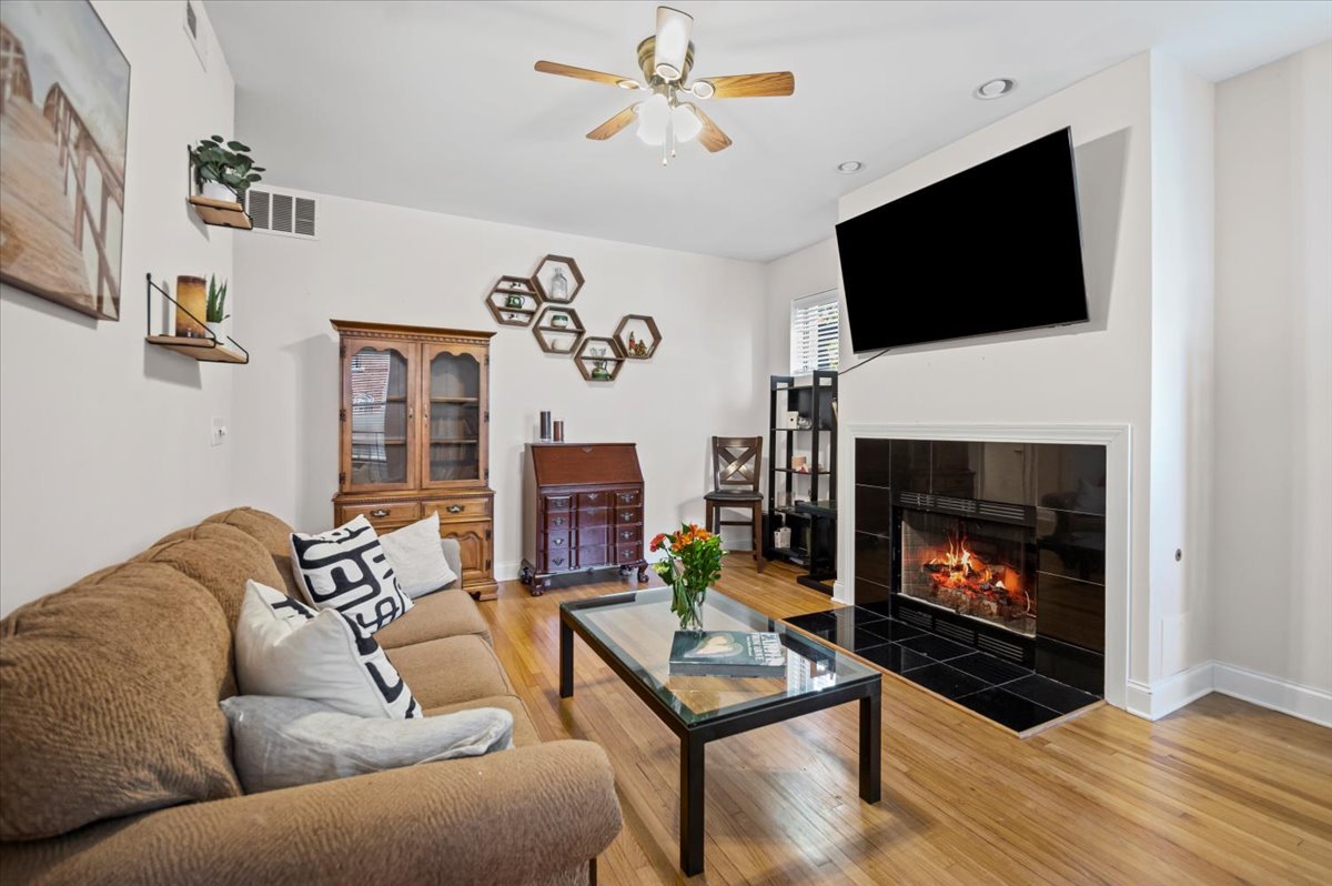 5935 N Magnolia Avenue 1