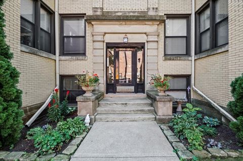 Tiny photo for 5935 N Magnolia Avenue #1, Chicago, IL 60660 (MLS # 12573003)