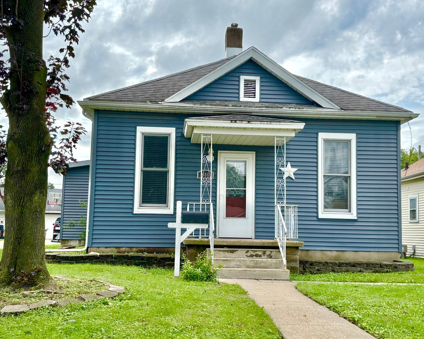 906 Van Buren Street