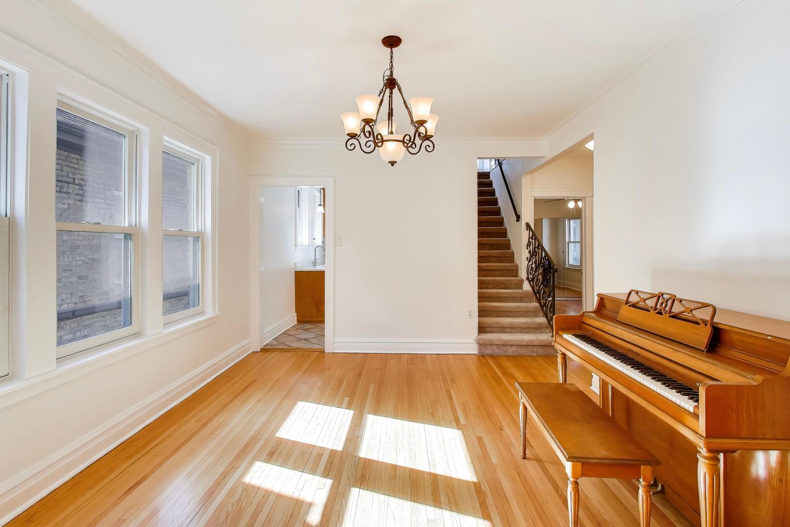 6224 N Rockwell Street