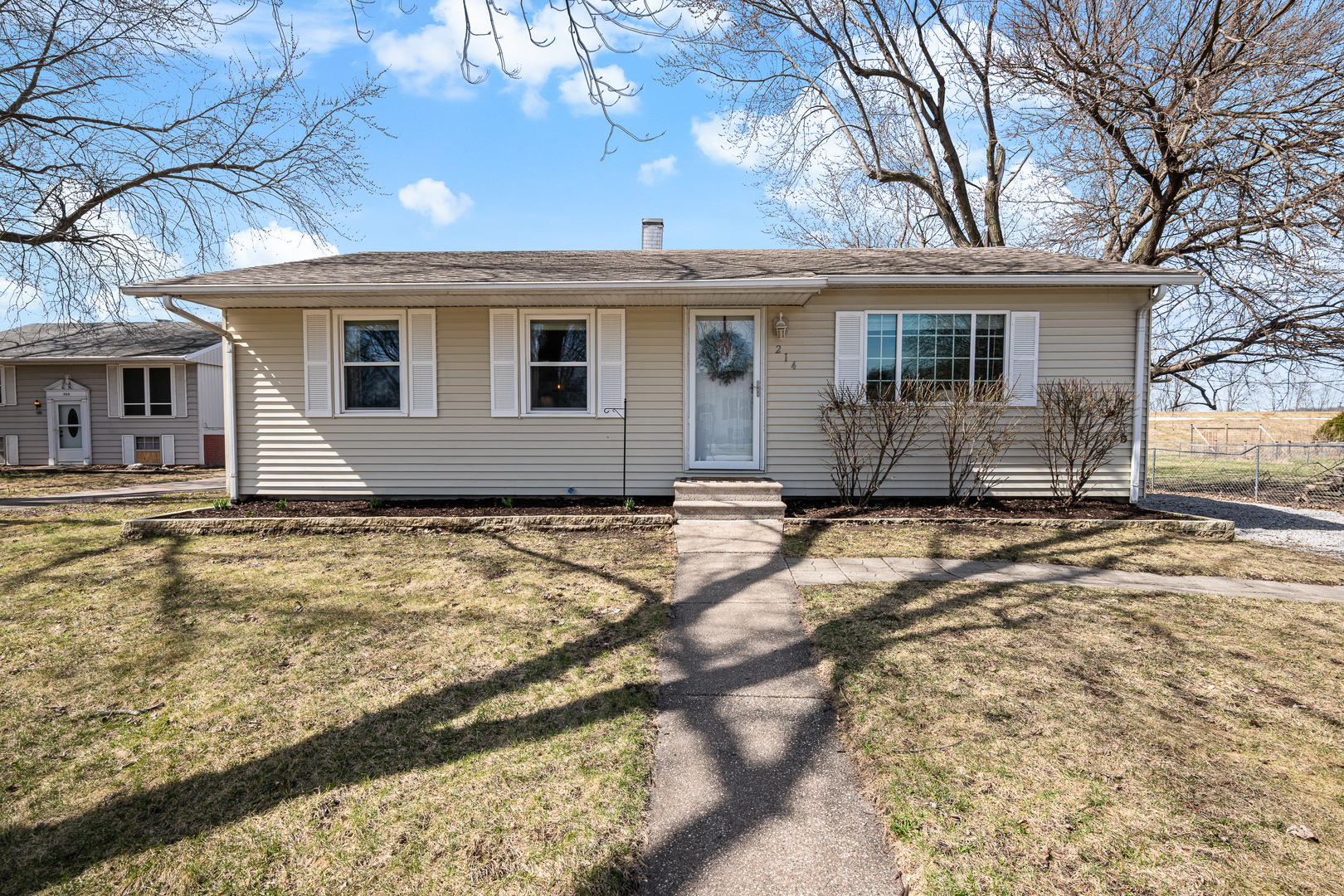 214 8th Street E