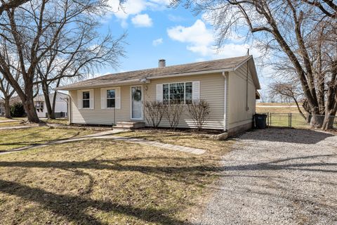 Photo of 214 8th Street E, Milan, IL 61264 (MLS # 12553178)