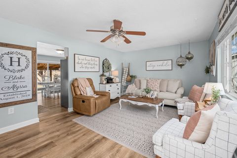 Tiny photo for 214 8th Street E, Milan, IL 61264 (MLS # 12553178)