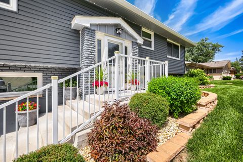 Photo of 1662 Kimberly Avenue, Elgin, IL 60123 (MLS # 12694118)