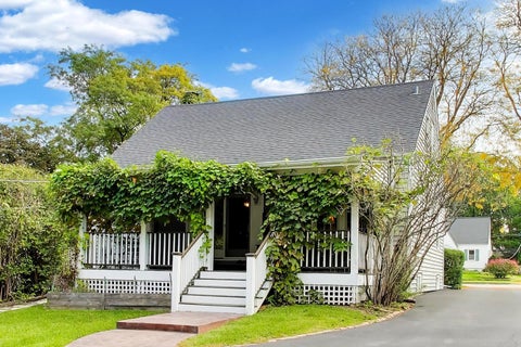 Tiny photo for 314 S Wolf Road, Des Plaines, IL 60016 (MLS # 12786434)