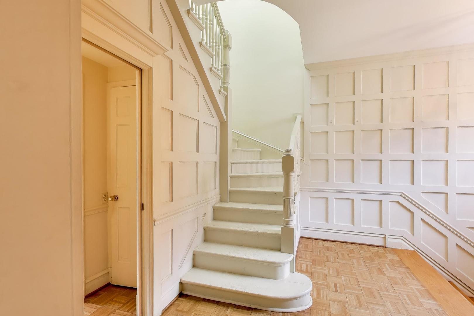 3817 N Alta Vista Terrace