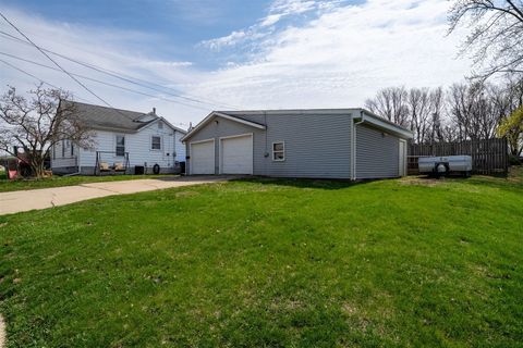 Tiny photo for 1101 Bunn Street, Bloomington, IL 61701 (MLS # 12607087)