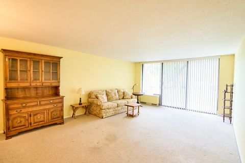 Tiny photo for 2000 Saint Regis Drive #1B, Lombard, IL 60148 (MLS # 12639472)
