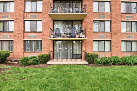 Tiny photo for 2000 Saint Regis Drive #1B, Lombard, IL 60148 (MLS # 12639472)