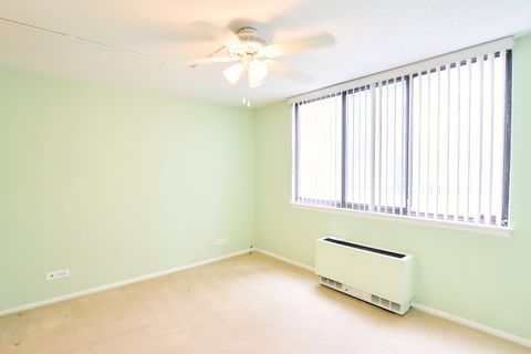 Tiny photo for 2000 Saint Regis Drive #1B, Lombard, IL 60148 (MLS # 12639472)