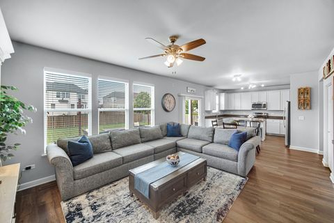 Tiny photo for 813 Bittersweet Lane, Shorewood, IL 60404 (MLS # 12464246)