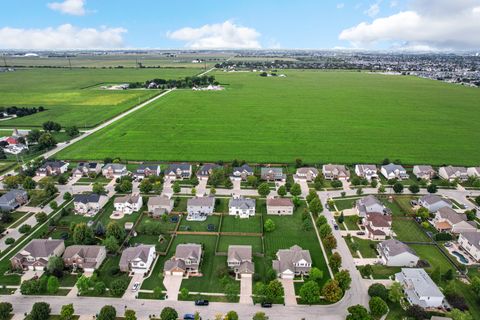 Tiny photo for 813 Bittersweet Lane, Shorewood, IL 60404 (MLS # 12464246)