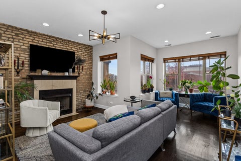Tiny photo for 4944 N SPAULDING Avenue #3N, Chicago, IL 60625 (MLS # 12638477)