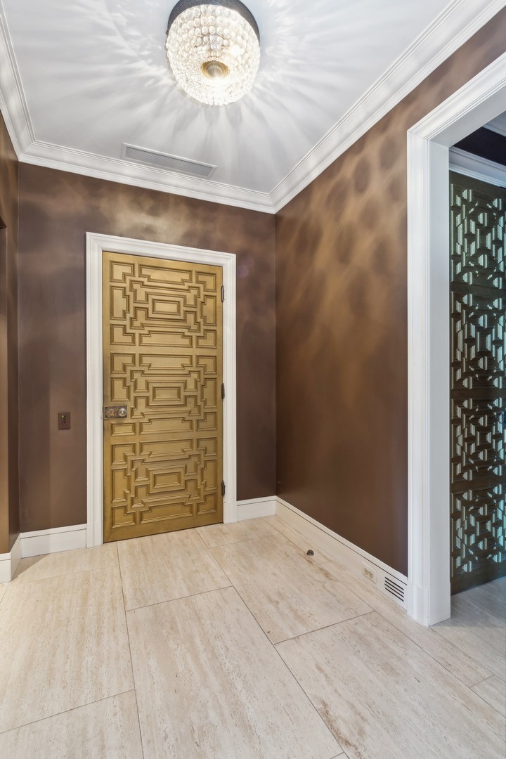 209 E Lake Shore Drive 15W
