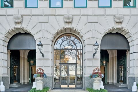209 E Lake Shore Drive 15W Chicago IL 60611