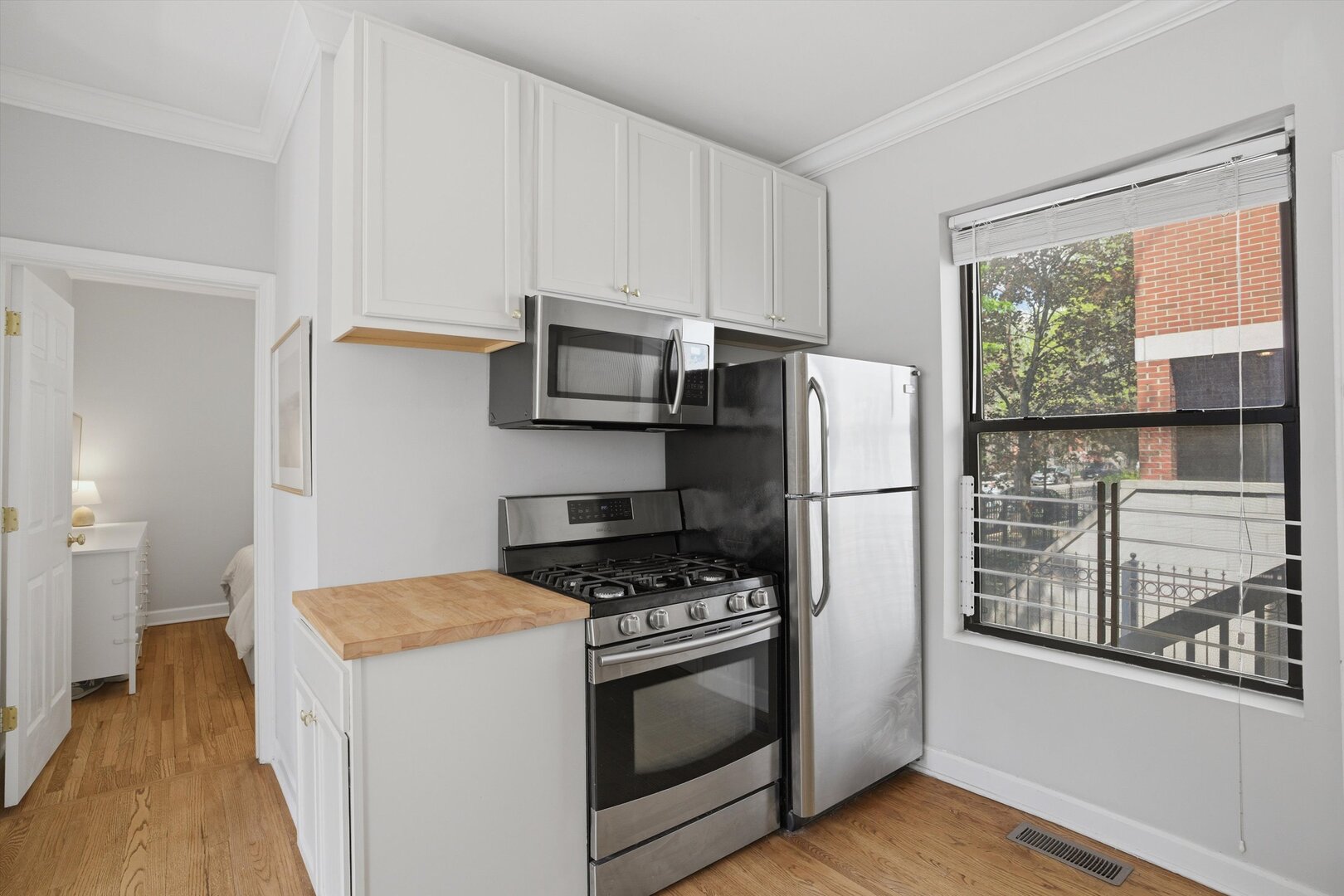1958 W George Street 1