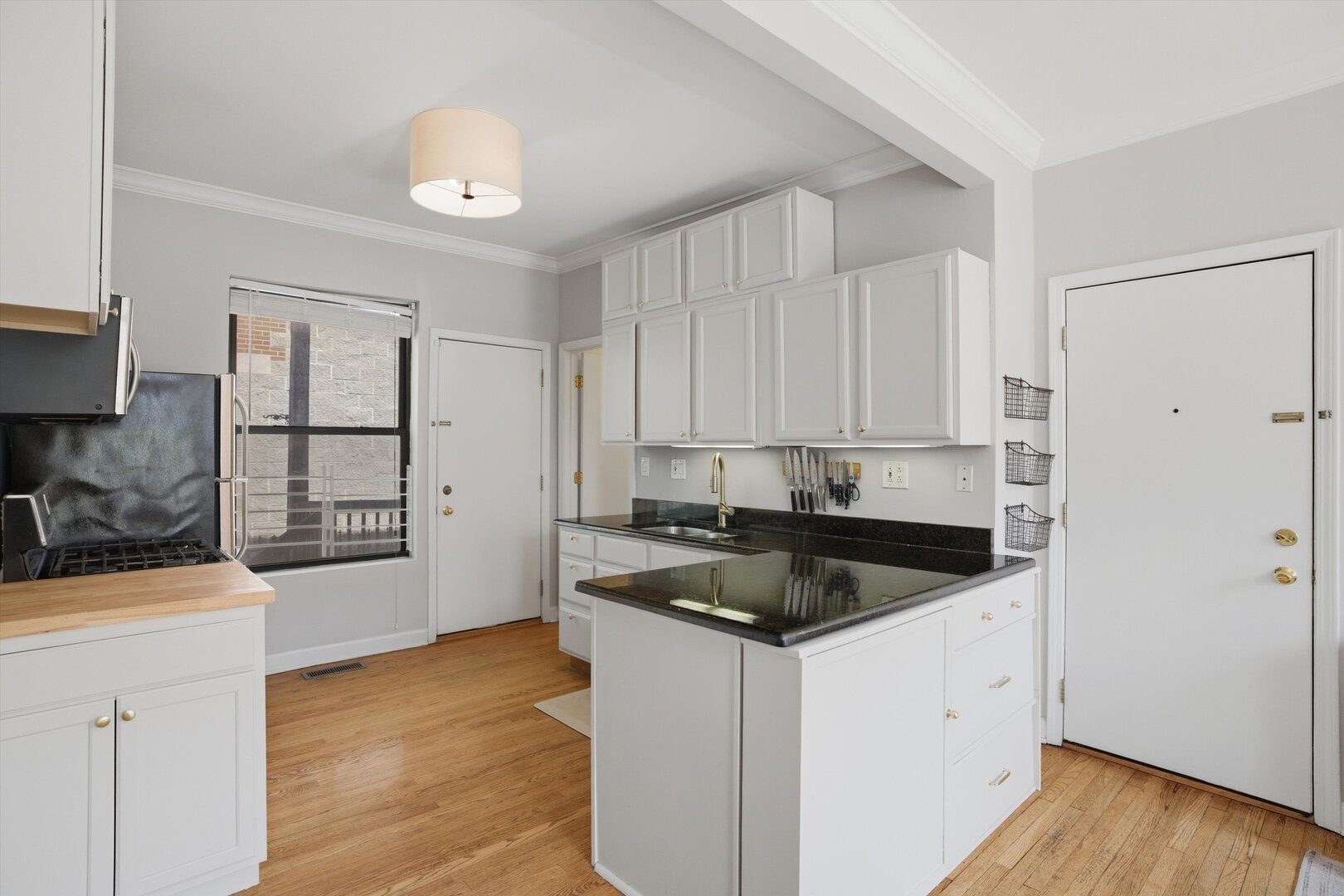1958 W George Street 1