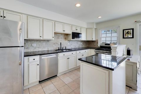 Tiny photo for 845 Country Club Drive #F, Libertyville, IL 60048 (MLS # 12612774)