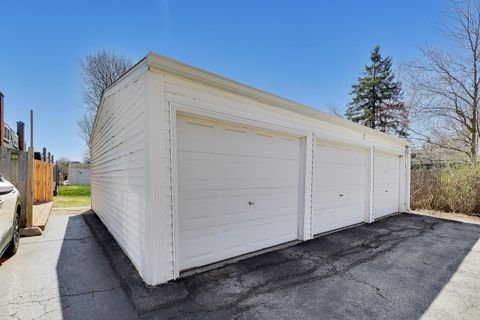 Tiny photo for 845 Country Club Drive #F, Libertyville, IL 60048 (MLS # 12612774)