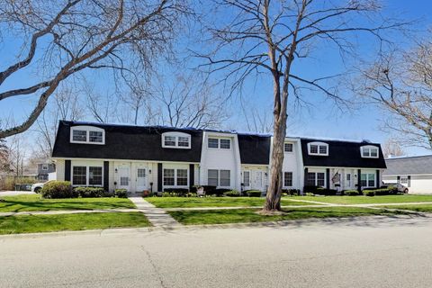 Photo of 845 Country Club Drive #F, Libertyville, IL 60048 (MLS # 12612774)