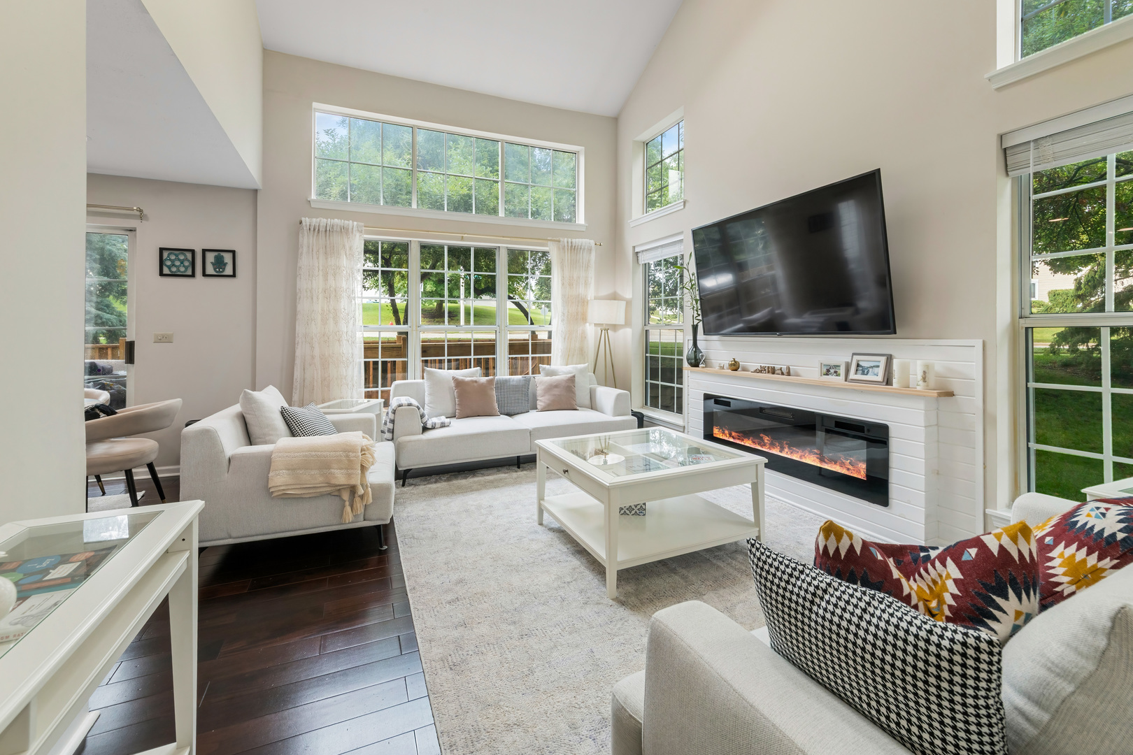 2140 SEAVER Lane